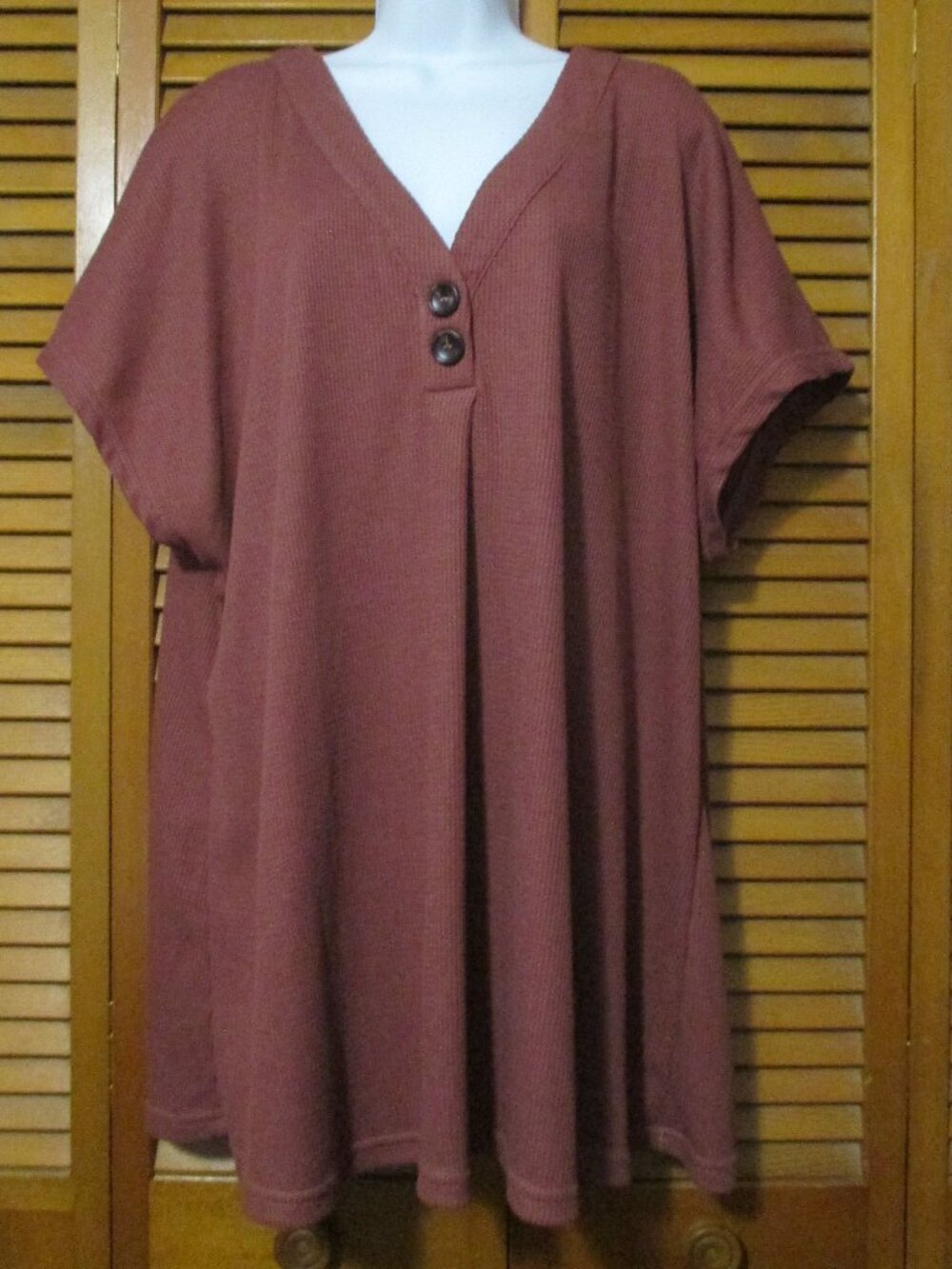 BloomChic top soft waffle knit V neck stretchy Cinnamon color like new size 2x
